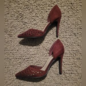 🔥🔥HP🔥🔥4-15-25🔥🔥WOMENS IMPULS CUT OUT VELVET HEELS BURGUNDY SIZE 36(5.5 US)